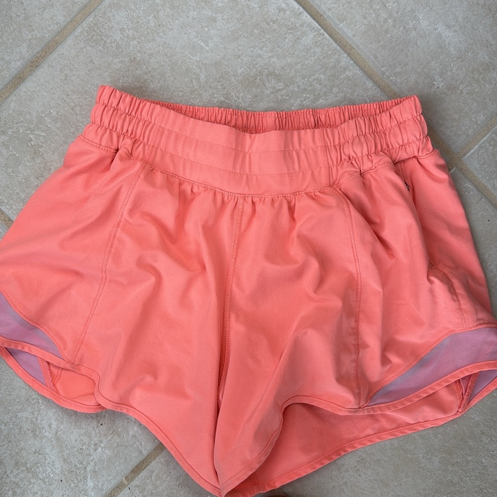Lulu Lemon Hotty Hot shorts 4 inch Raspberry Cream size 4 - Picture 4 of 6